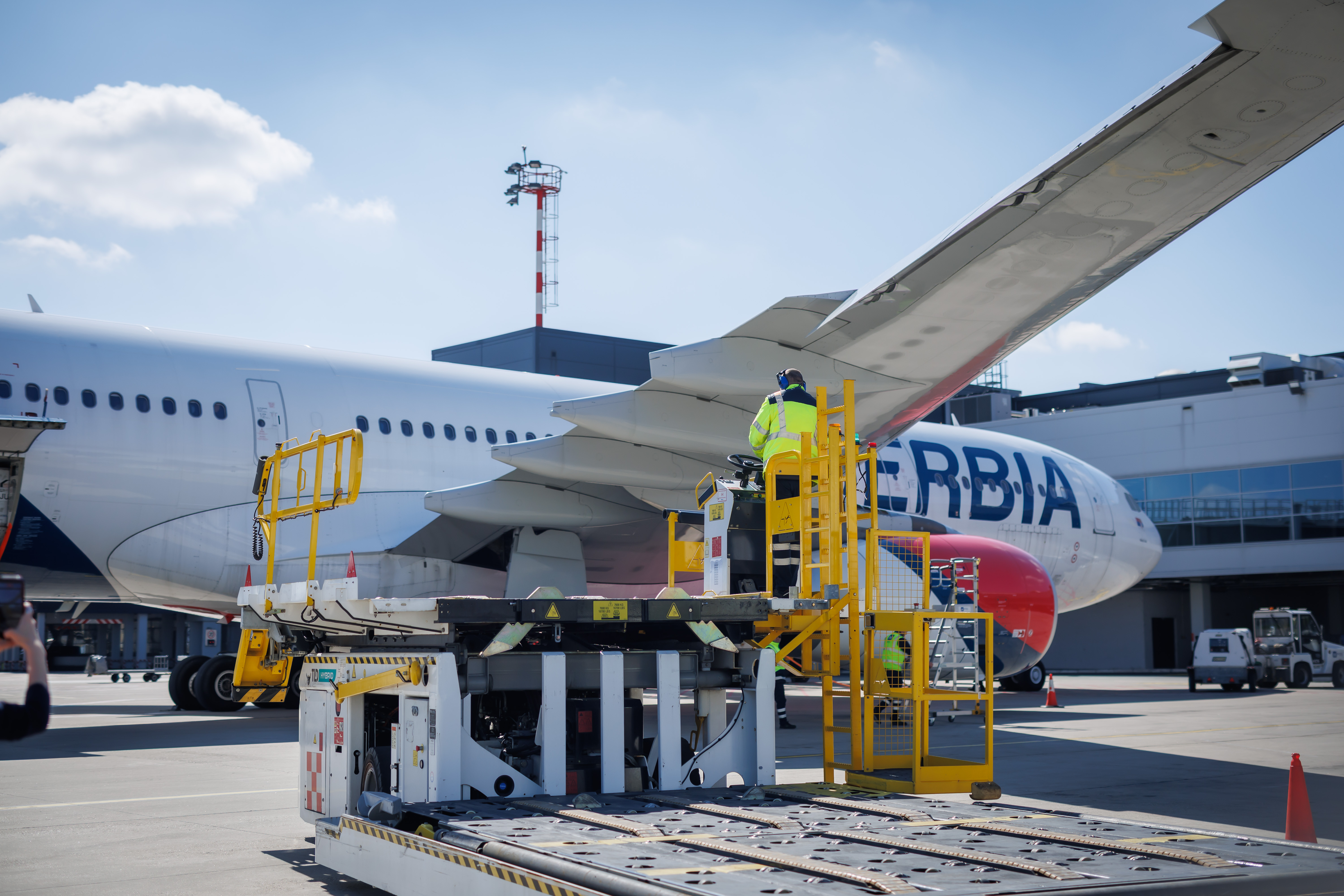 Air Serbia extends its CHAMP partnership by adding Traxon cargoHUB to enhance customer connectivity and cargo digitalization